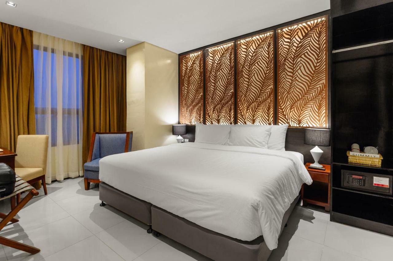 Summit Hotel