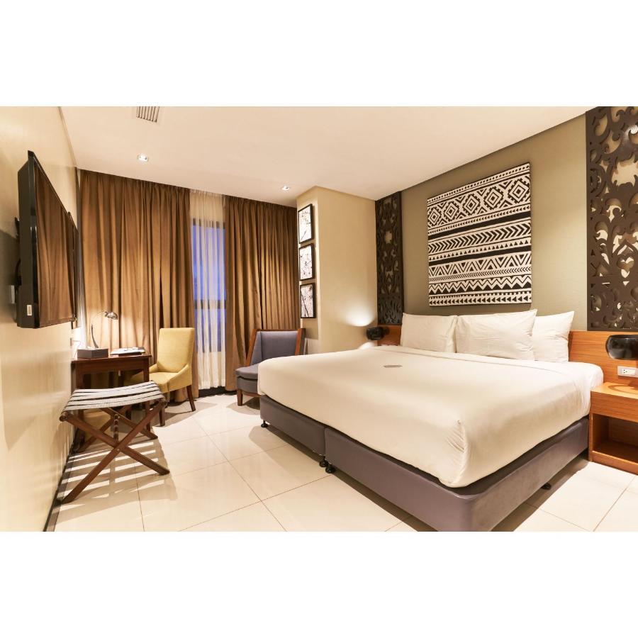 Summit Hotel